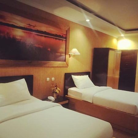 Hotel Kencana Rembang Екстериор снимка